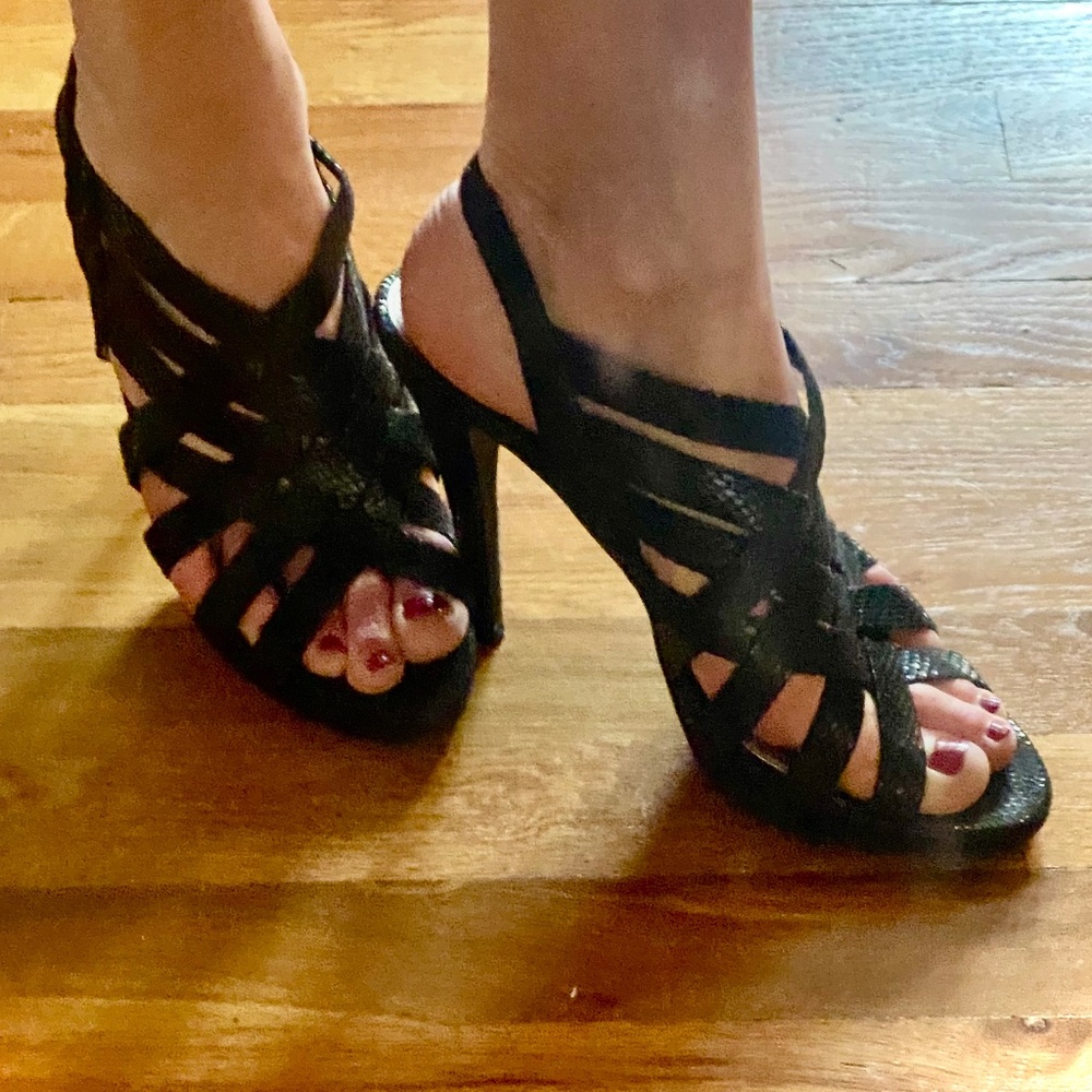 White House Black Market 'Zoe' Criss-Cross Black Faux Snakeskin Heels - Size 9